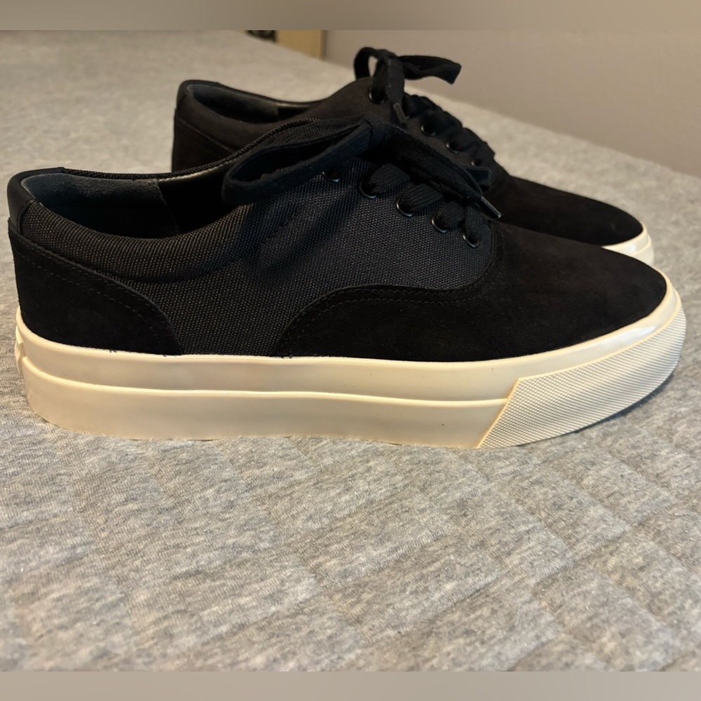 NEW Vince Men’s black sneakers. Size US 8M/EUR 41